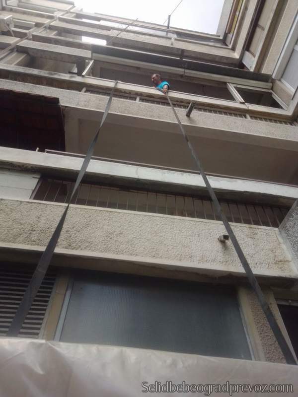 Selibe u Zgradama bez Lifta Spoljašnjim Liftom Beograd